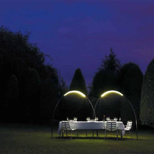 outdoor table settings with beautiful outdoor lamp