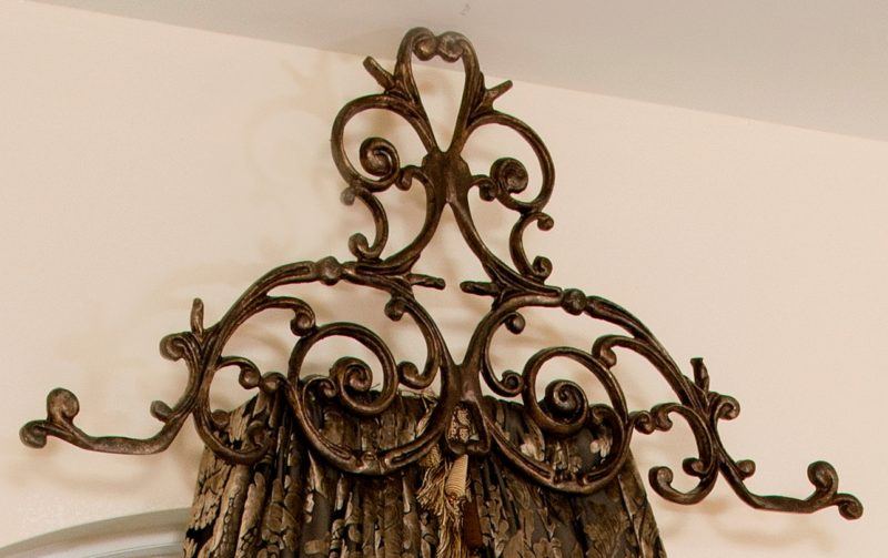 metal crown for arched curtains 